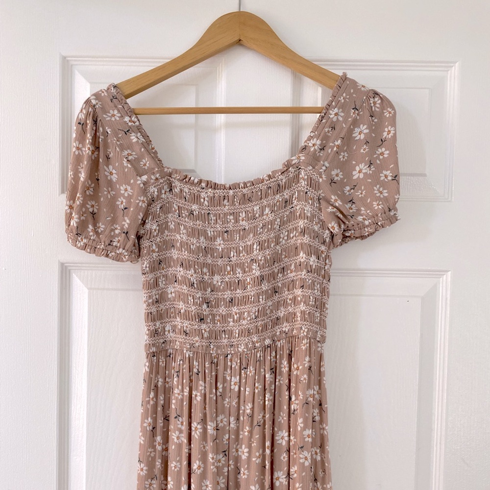 Maxi dress in maybe with floral print